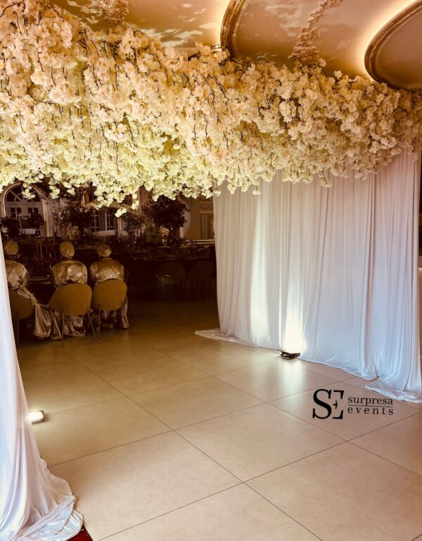 Bloementunnel entree decor